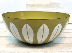 Vintage Cathrineholm Lotus Bowl 8" Avocado Olive Green White Enamel Norway MCM